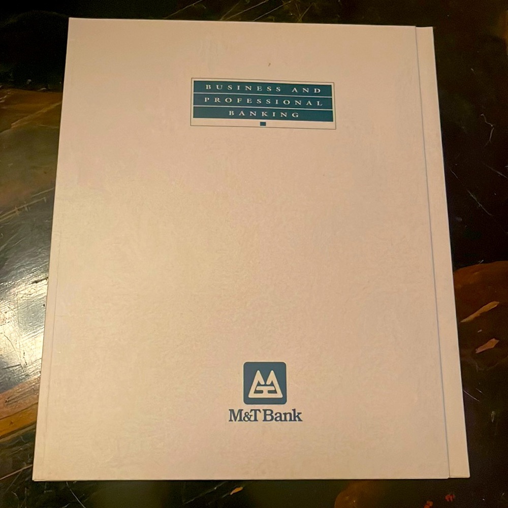 Vintage 1993 M&T Bank Business and Professional Banking folder